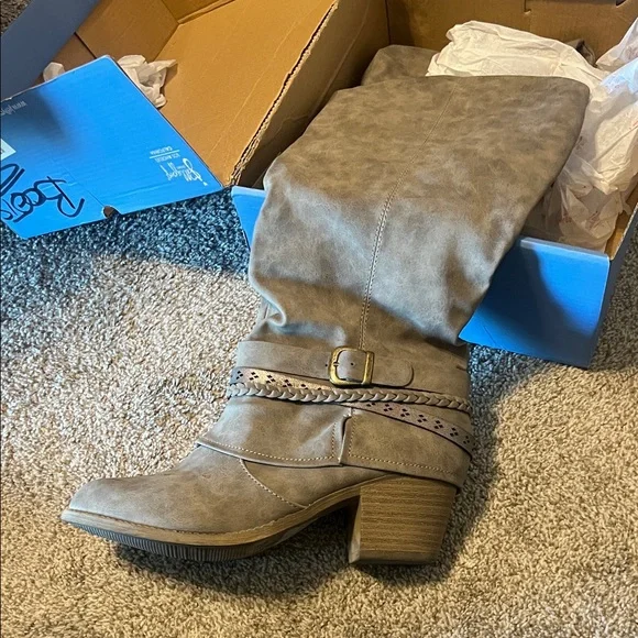 Gray Knee-High Boots with Buckle Detail - Picture 2 of 3